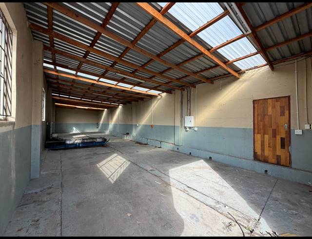 849M² WAREHOUSE TO LET IN CHLOORKOP